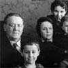Самуил Яковлевич Маршак (1887-1964) с женой Софьей Михайловной (1889-1953), невесткой Марией Андреевной (сестрой А.А. Ляпунова) и внуками Яшей и Сашей. Москва, 1950 г.